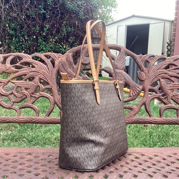 Michael Kors Jet Set Monogram Coated Canvas Brown Double Handle Large Tote Bag - Picture 3 of 9